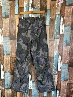 Free Country Men's Camo winter Cargo Pants in Green and Gray